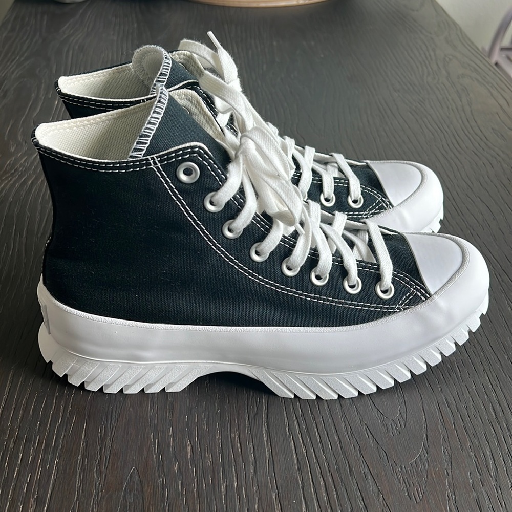 NWOB Chuck Taylor Black All Star Lugged 2.0 High Top Sneakers 8.5 W 6.5 M